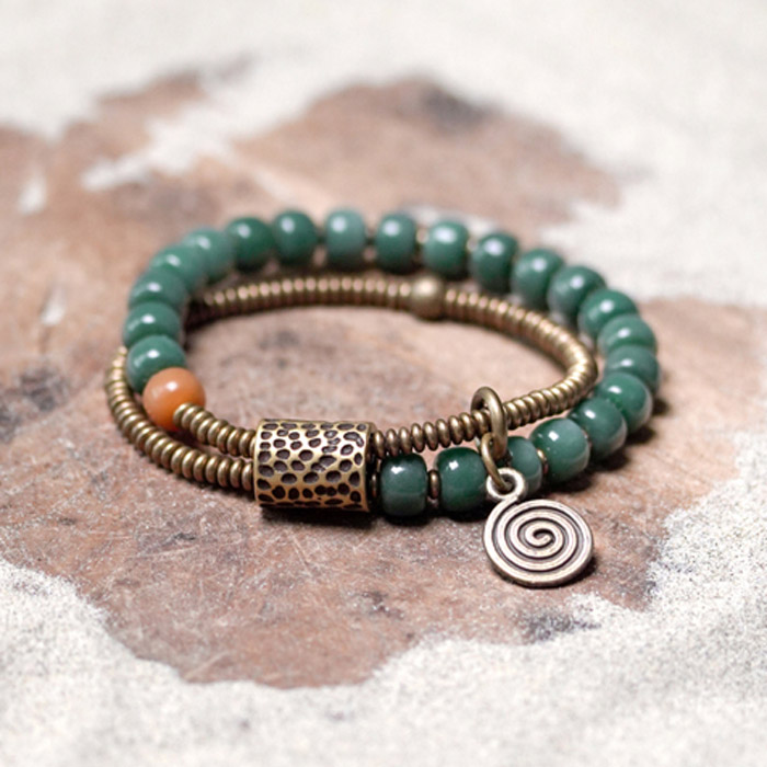 Men's mixed-material beaded bracelet with natural beads and metal accents